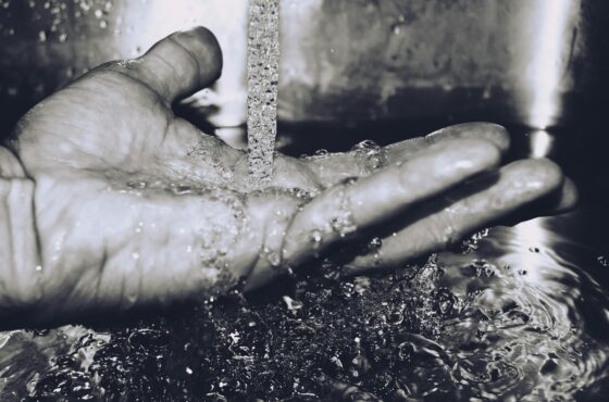 80% of Tap Water Contains Microplastics – What Are We Really Drinking?